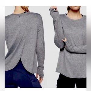 Athleta Gray Sunlover UPF Tulip Overlay top Thumb Holes Sz Small Heather Gray